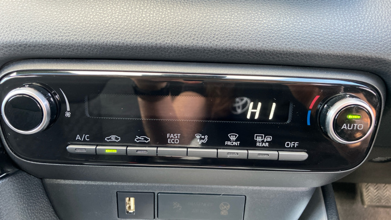 Toyota Yaris 1.5 Hybrid Icon 5dr CVT Hybrid Hatchback